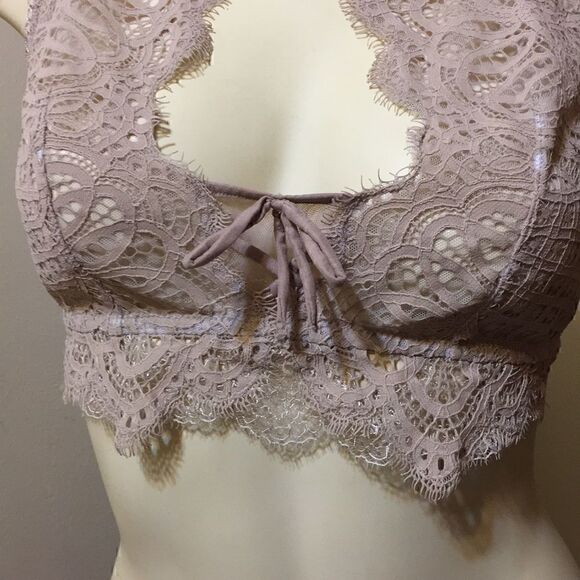 Victoria’s Secret Bralette Lacy Nude Colored Size Medium - Picture 2 of 8
